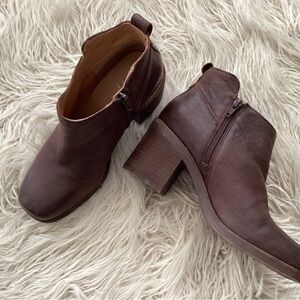 Crown vintage Hashel Dark Brown Ankle Booties size 9, 3” heel.